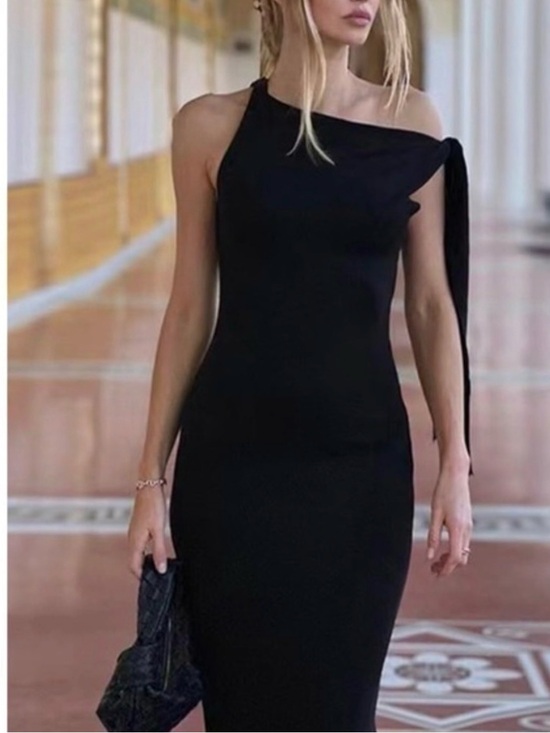 Commense Dresses & Skirts - Commense Black Knit Maxi Dress
